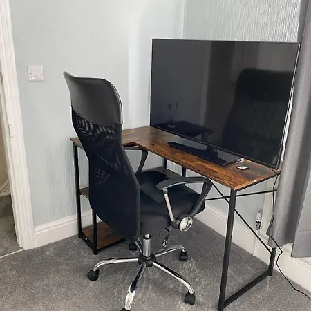 Dom wakacyjny Ml Short - 3 Bedroom House Near Bae *